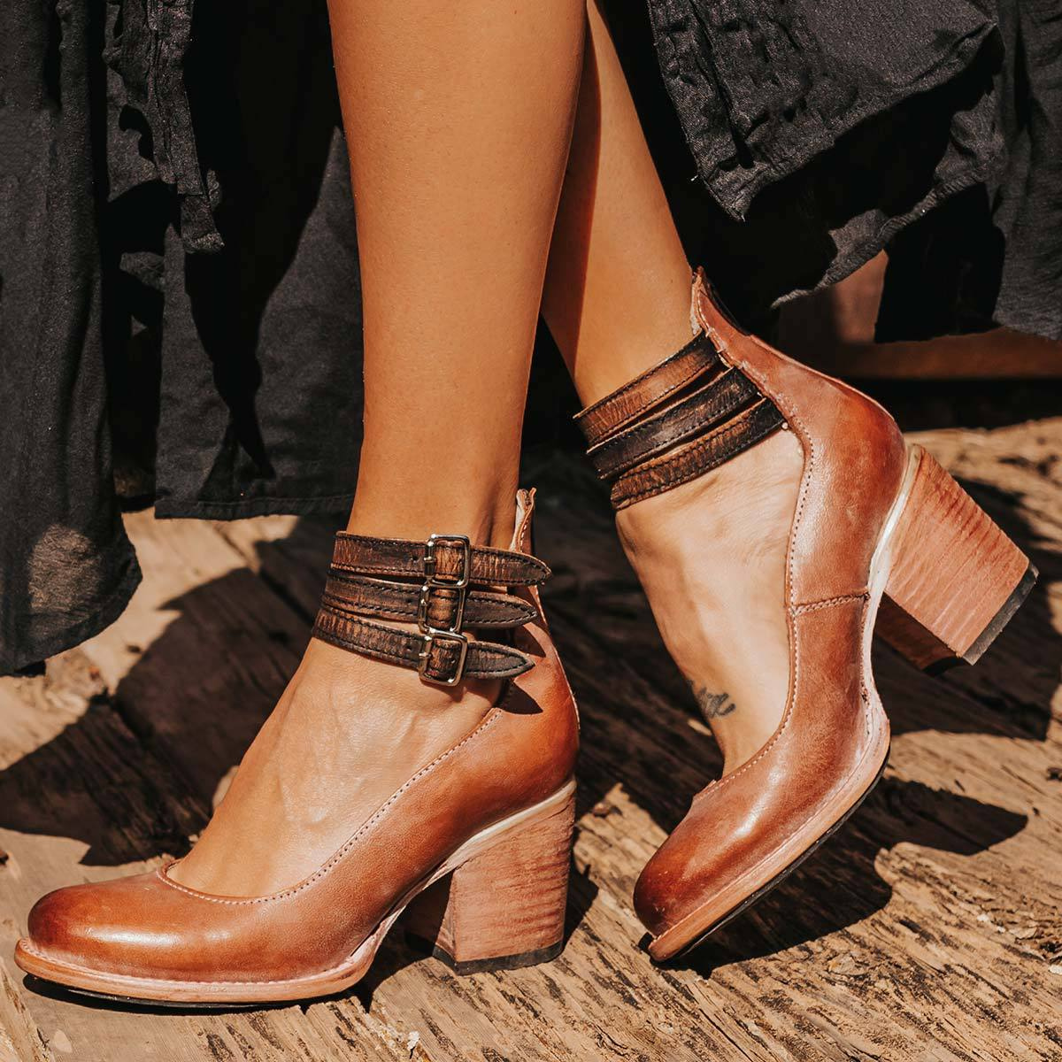 VINTAGE LEATHER STRAP HEELS