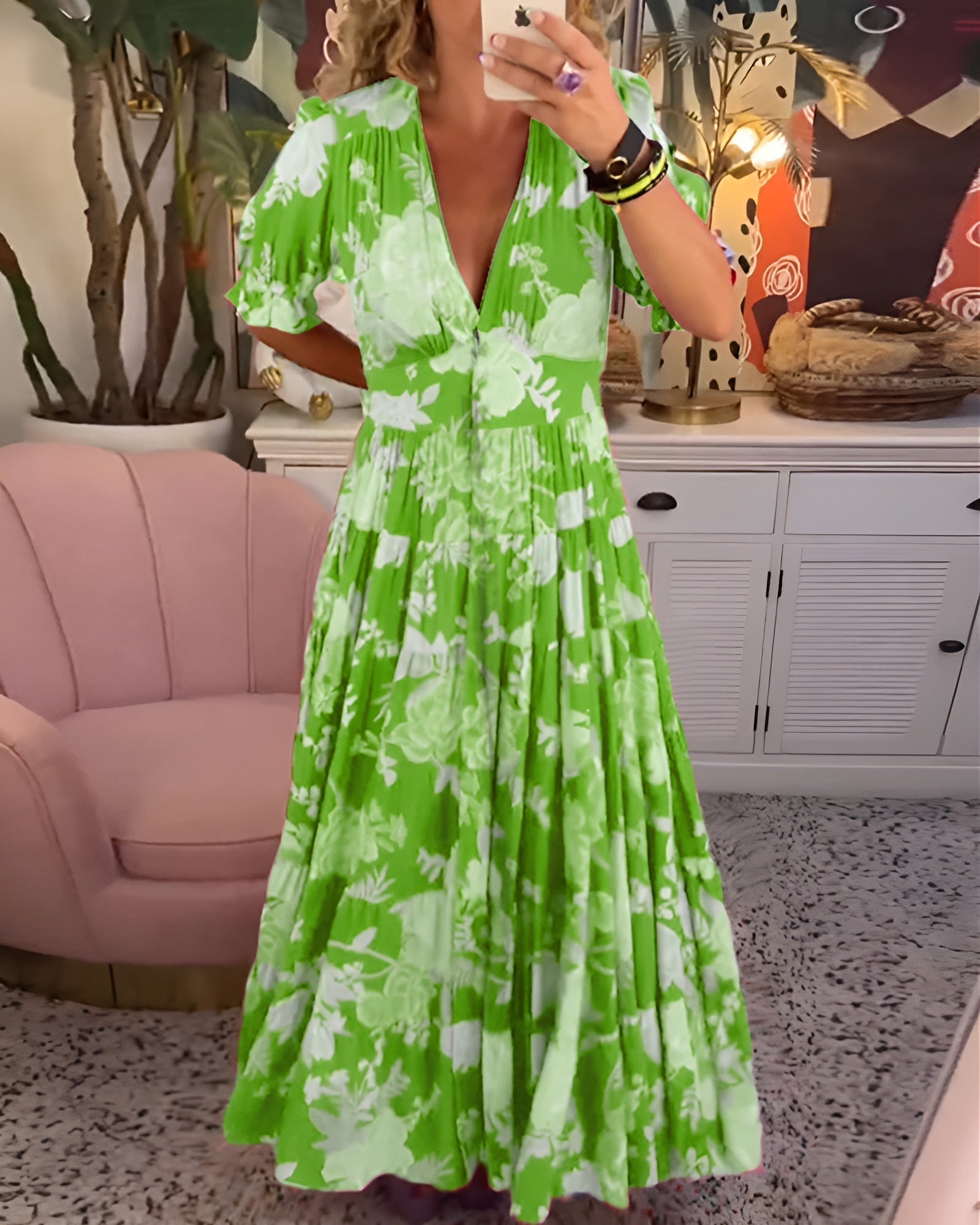 Carine | Pocket Dress with V-Neck in Floral Print