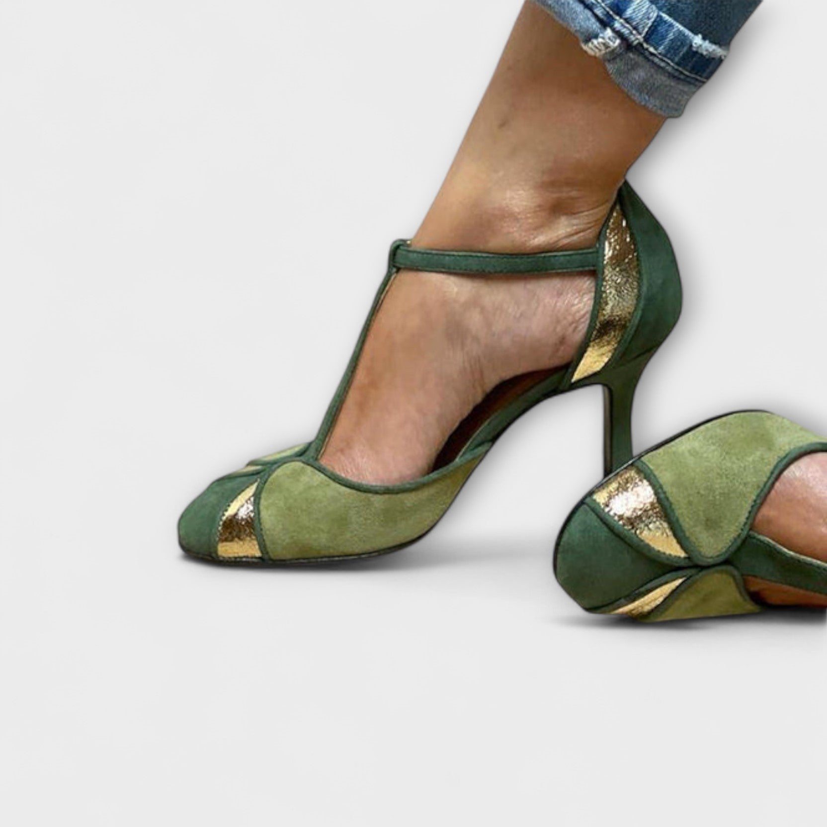 Décolleté Patchwork with T-Strap and Closed Toe
