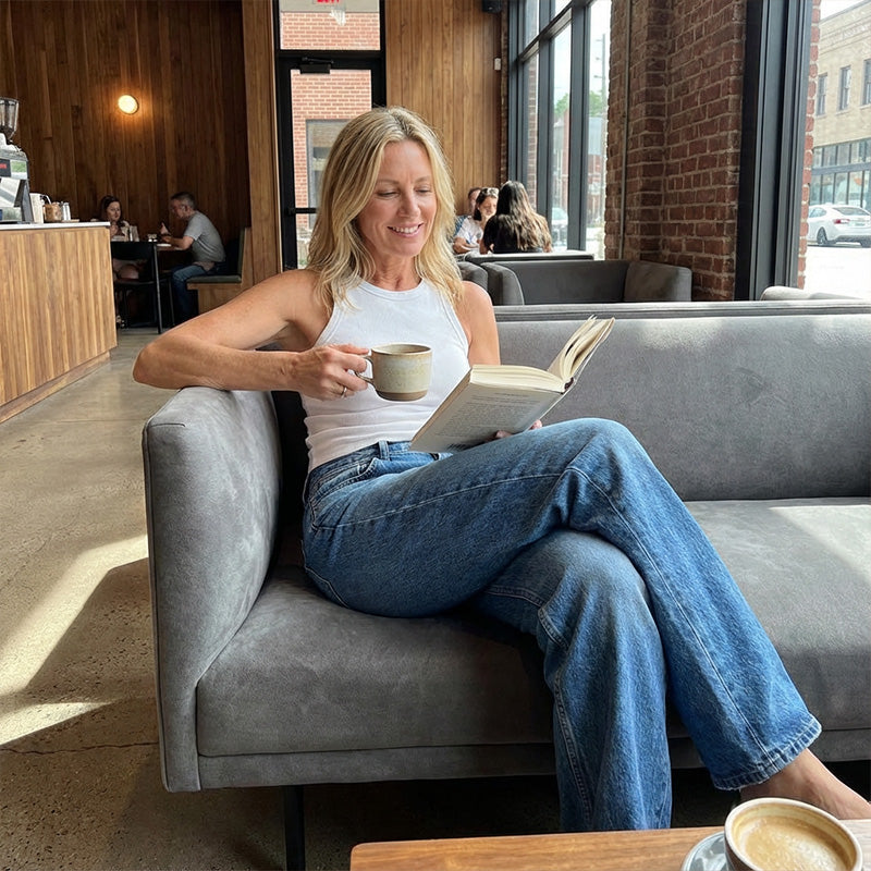 Effortlessly stylish, loose-fitting jeans with wide legs